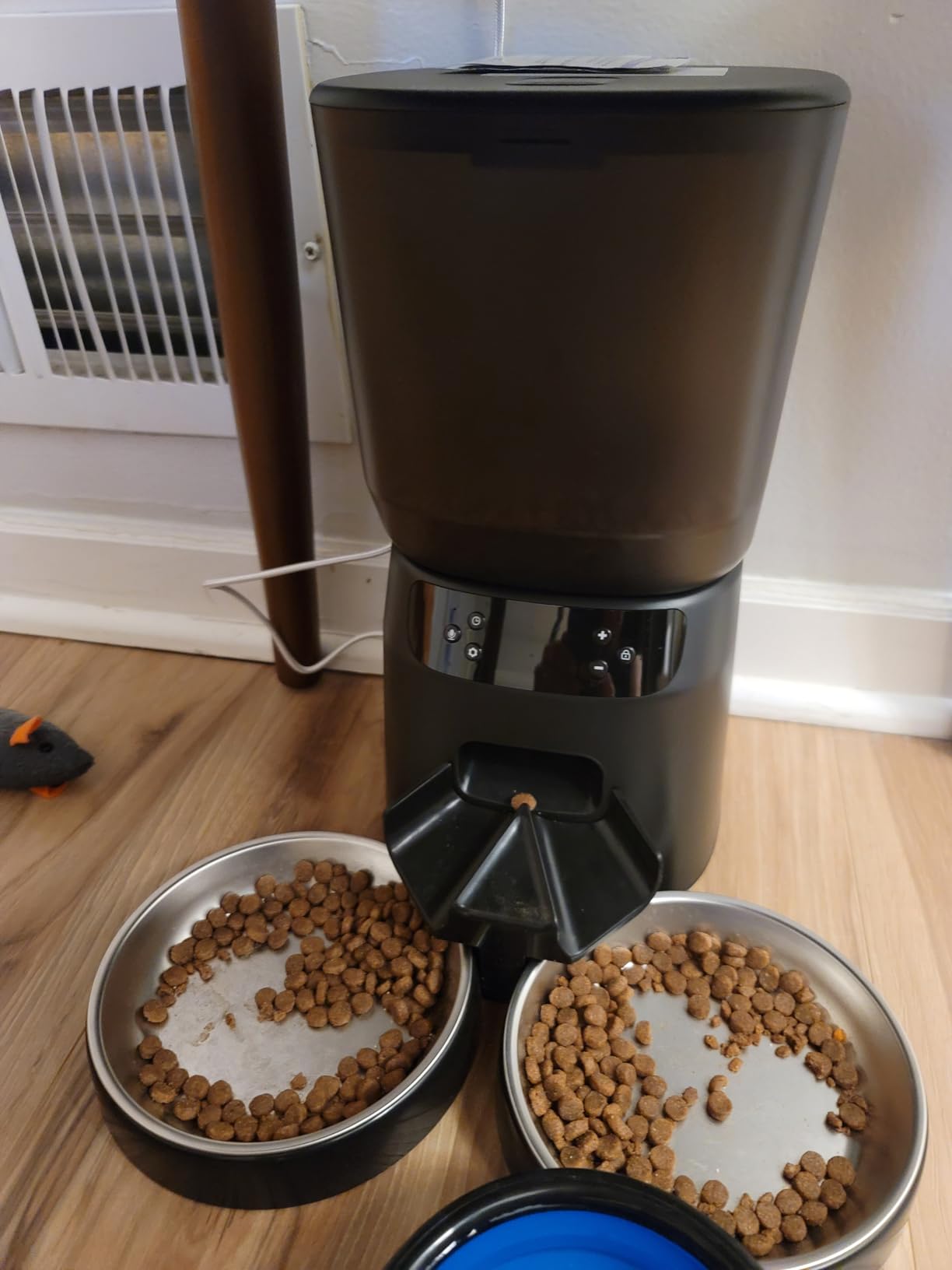 Automatic Cat Feeders for Two Cats, 5L/20 Cups Double Automatic Cat Food Dispenser with 2 Stainless Bowls, Timer Setting 20 Portions 6 Meals Per Day, 10s Meal Call (Black) customer photo 1