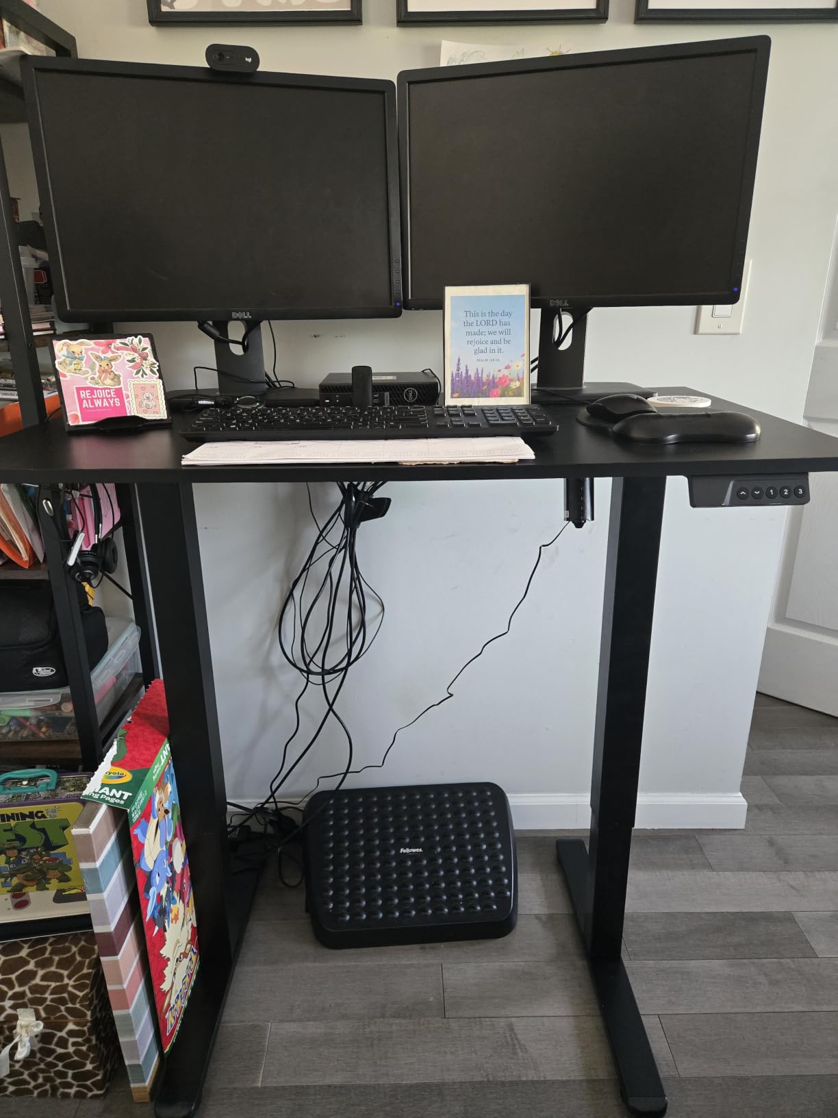 Seang Electric Standing Desk Adjustable Height, 40 x 24 Inch Sit Stand Desk with T-Shaped Frame, 3 Memory Presets & Cable Management for Home Office Computer Workstation, Black Frame/Black Top customer photo 2