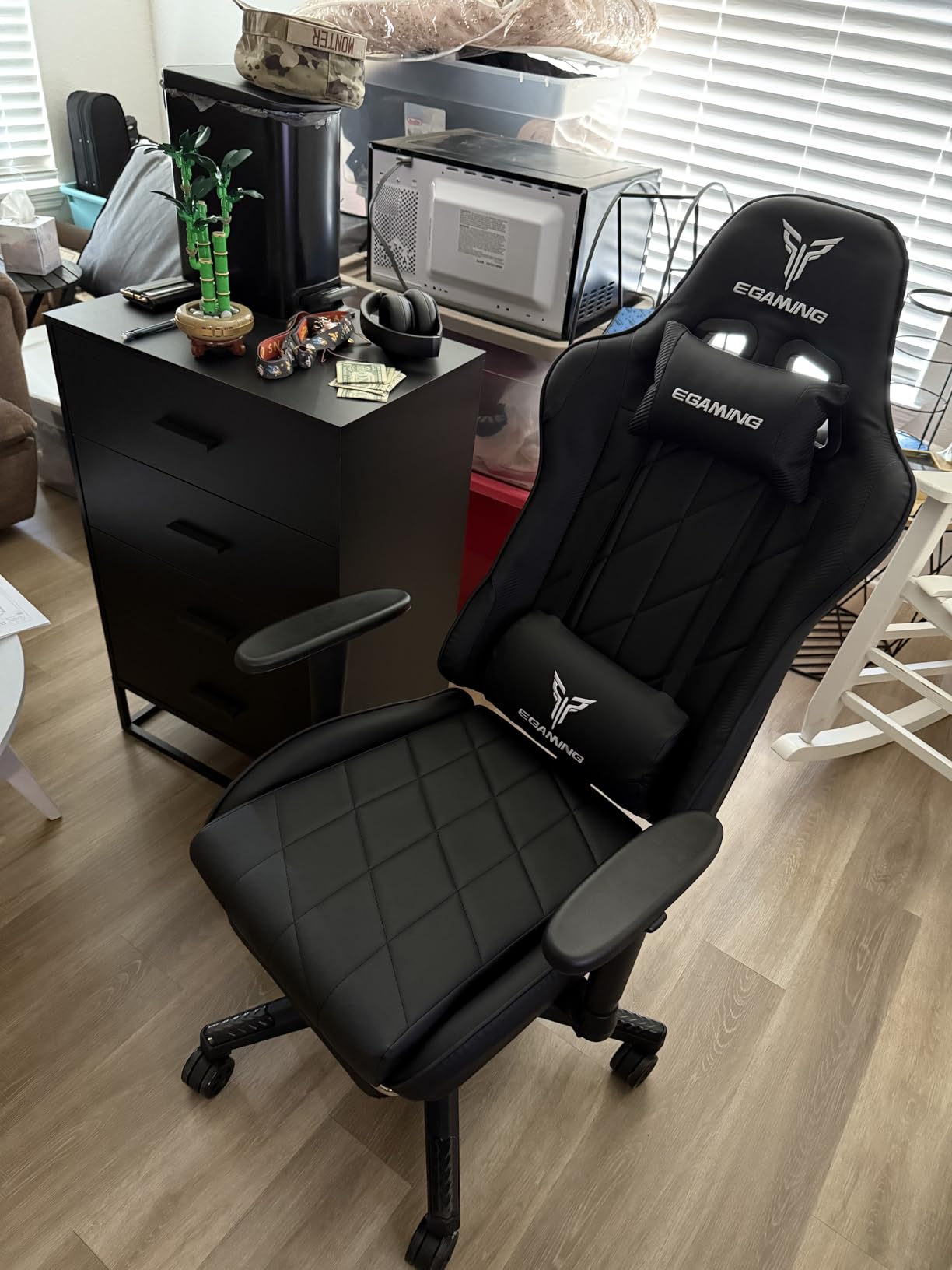Gaming Chair, Big and Tall Video Game Chair with High Back PU Leather, Home Office Ergonomic Computer Chair with Footrest, Adjustable Height, 360° Swivel Wheels for Adults and Teens customer photo 1