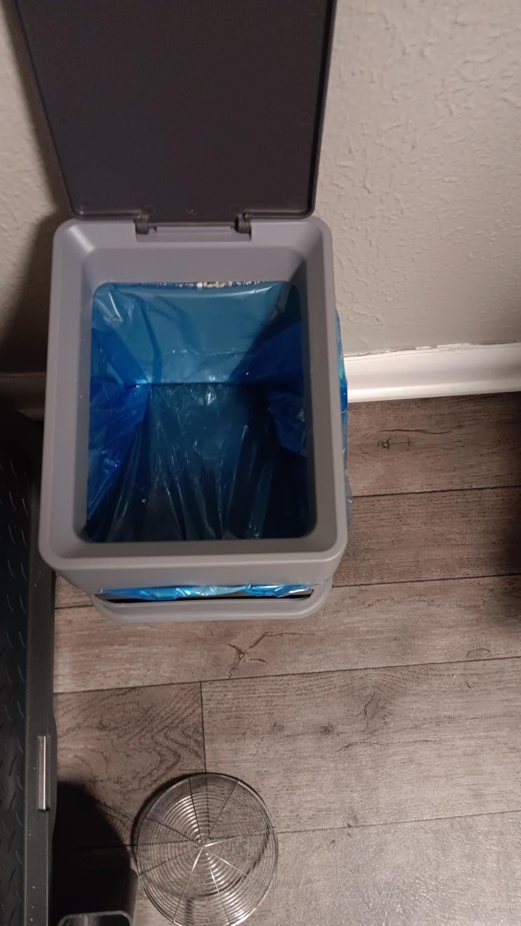 Neakasa XL Cat Litter Disposal Bin with 4-Months Supply Refill Bags (Grey) customer photo 1
