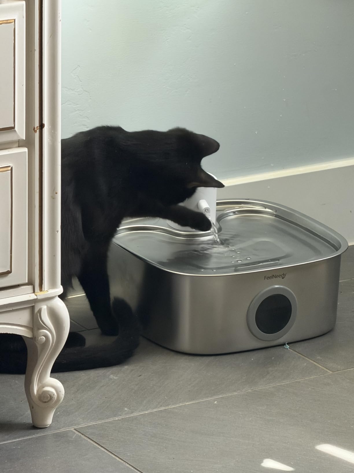 Cordless Wider Tray Dog Water Fountain, 5000mAh Battery Operated Dog Water Bowl Dispenser with 3 Motion Sensor, FEELNEEDY Stainless Steel Pet Water Fountain for Multi-Pets, Easy Setup & Clean, 8L customer photo 2