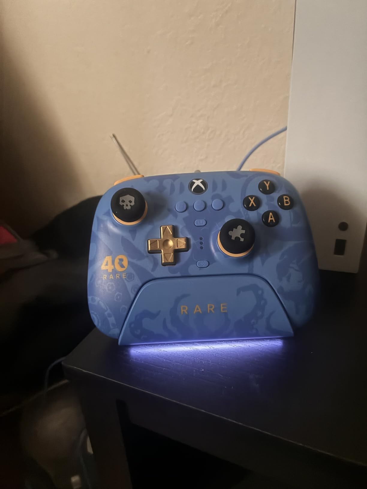 8BitDo Ultimate 3-mode Wireless Controller for Xbox, Hall Effect Joysticks, Pro Back Buttons, Compatibility with Xbox Series X|S & Xbox One, Apple, Windows PC & Android - Rare 40th Anniversary Edition customer photo 2