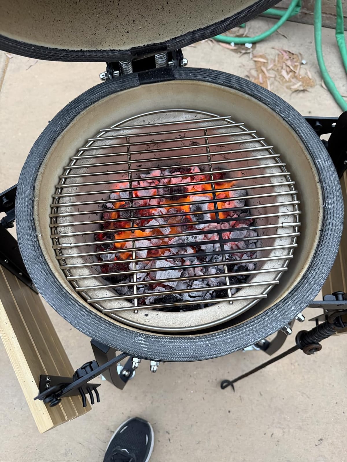 London Sunshine 15-inch Ceramic Kamado Charcoal BBQ Grill & Smoker with Locking Casters, Foldable Side Shelves, Stainless Steel Grates, and Tall Stand (Black) customer photo 2