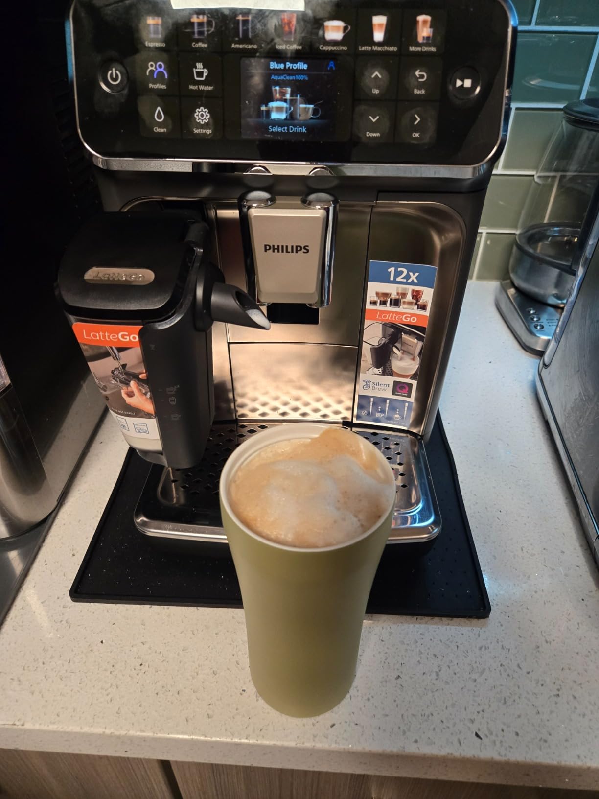 PHILIPS 4400 Series Fully Automatic Espresso Machine – 12 Hot & Iced Coffees, Quick-to-Clean LatteGo Milk System, SilentBrew, QuickStart, Ceramic Grinder, Black Chrome (EP4447/90) customer photo 2