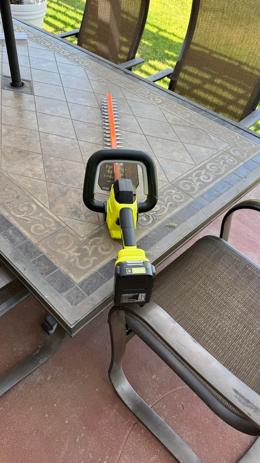 22 inch Hedge Trimmer Cordless with 2 Battery and Charger, 20V Bush Trimmer customer photo 1