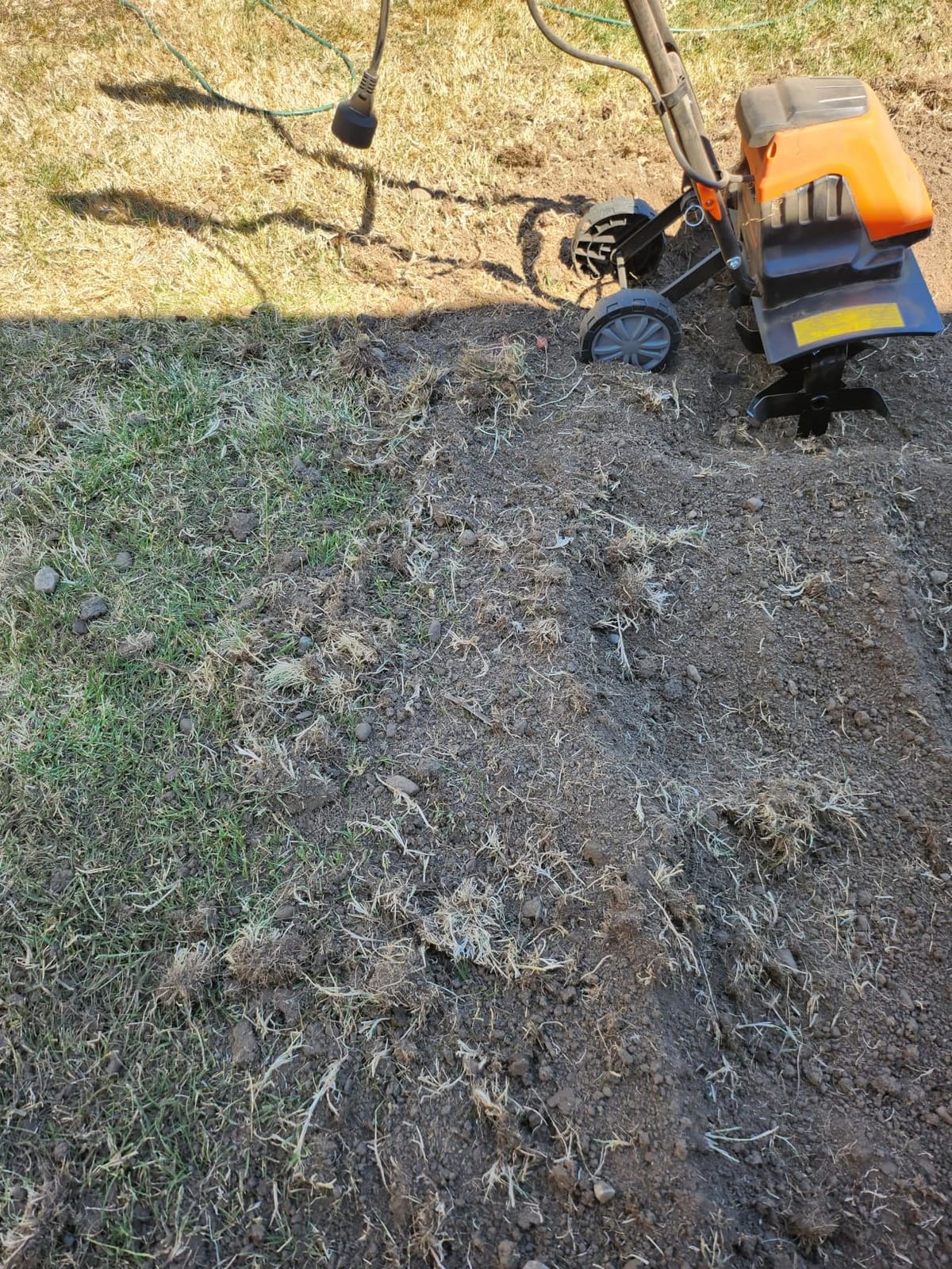 LawnMaster 24V MAX 9” Cordless Tiller – CLTE2409 customer photo 1