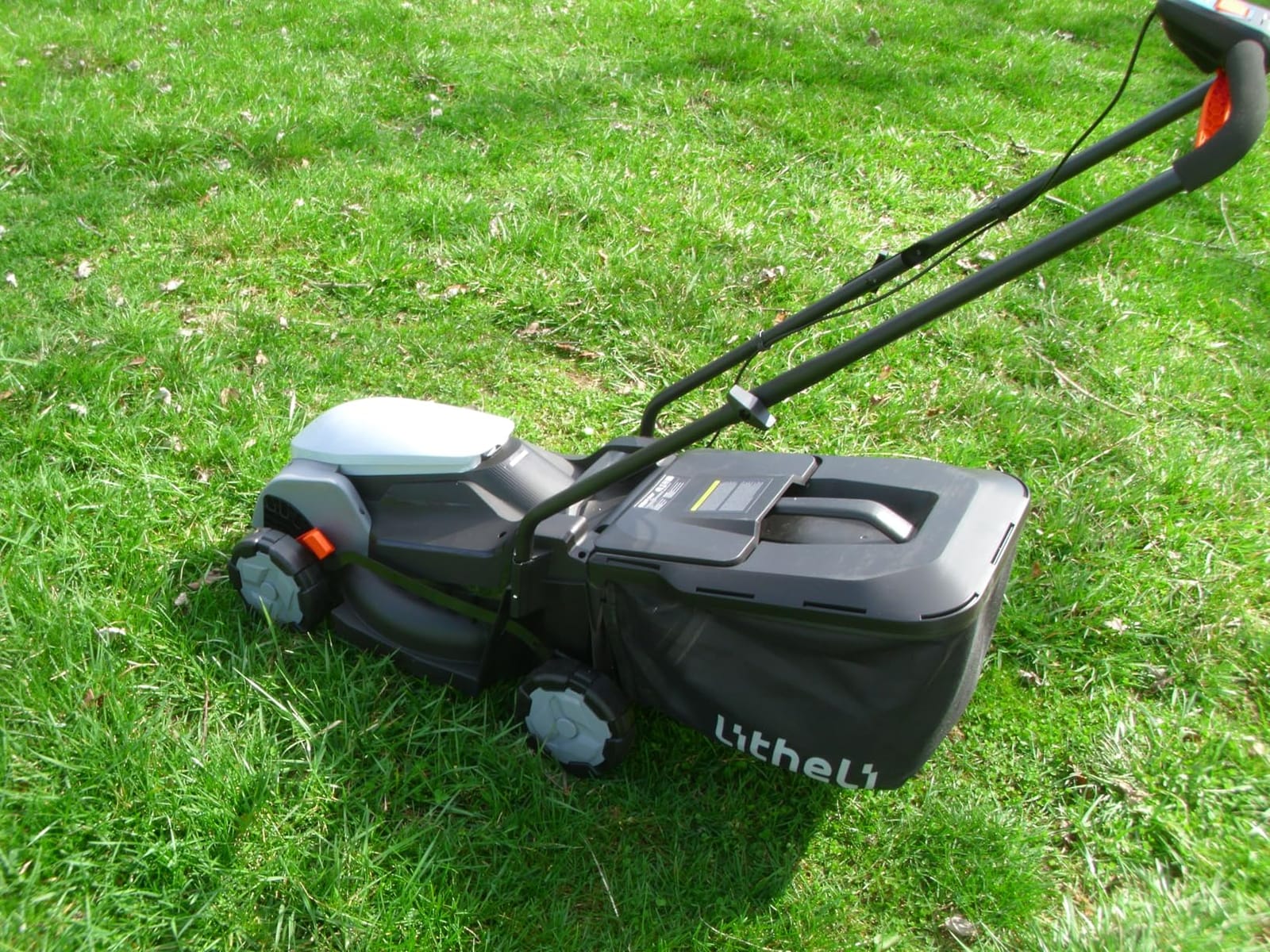 Litheli 14 Inch Cordless Lawn Mower, Brushless Battery Powered Push Mower with 5.0Ah Battery, 5-Position Height, 9-Gallon Bag, Lightweight Grass Cutter for Small to Mid-Sized Yards customer photo 1