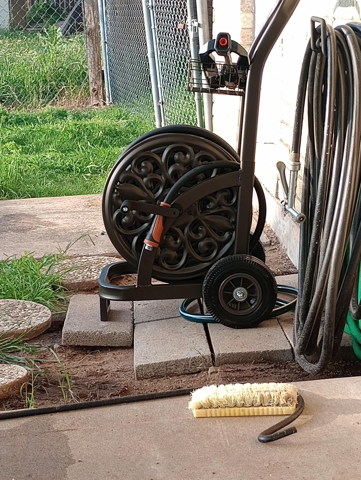 GOFORWILD Heavy Duty Steel Garden Hose Reel Cart with Wheels customer photo 2