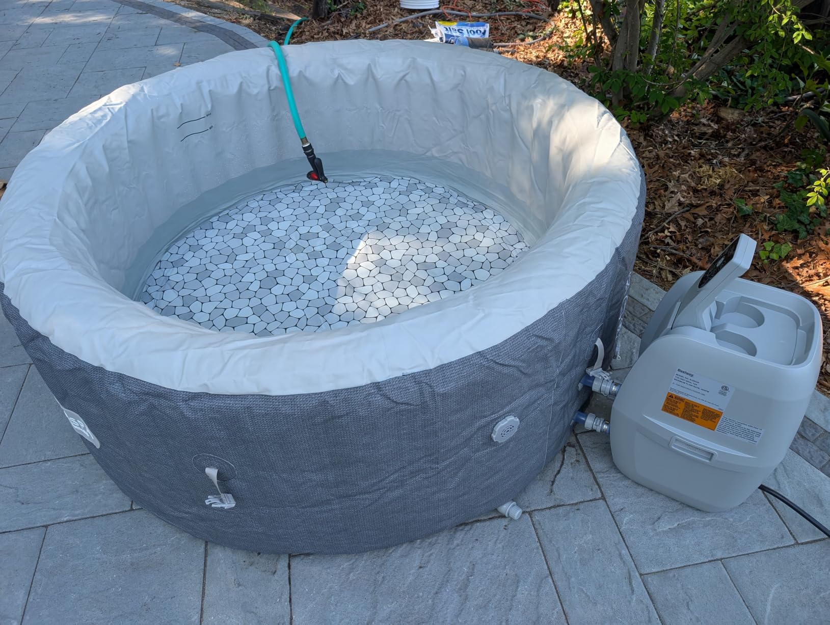 SaluSpa Hot Springs 4-6 Person Round Inflatable Hot Tub, Energy-Efficient customer photo 2