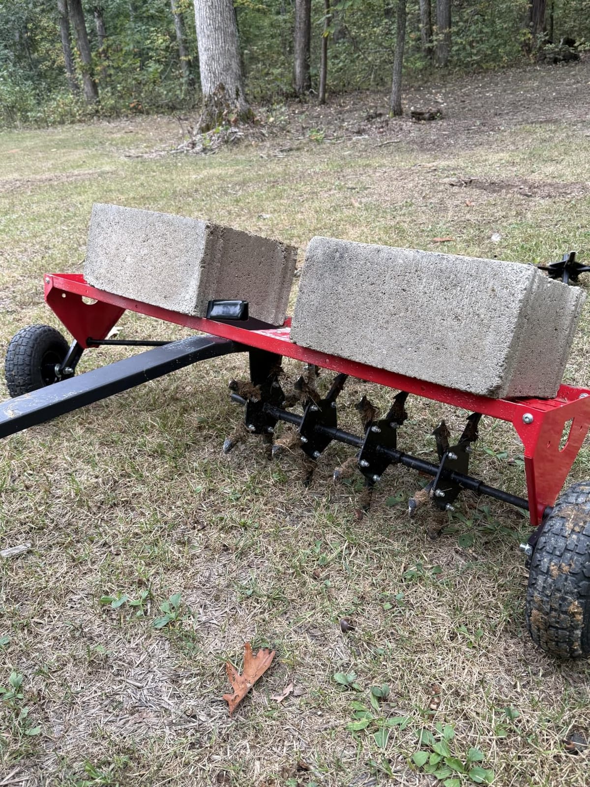 Garvee 48-Inch Tow Behind Plug Aerator,Pull Behind Aerator with Durable Steel Tines Lawn & Tray and Pneumatic Tires Tow Behind Spike Aerator for Lawn, Farm,Planting,Green customer photo 2