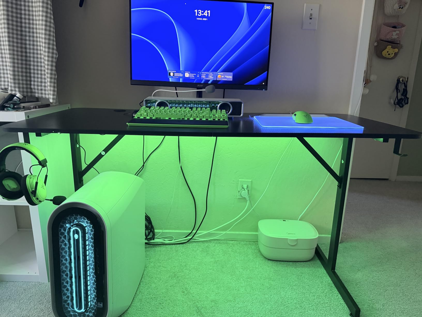 GTPLAYER Gaming Desk 55 Inch with LED Lights, Large Computer Desk with Mouse Pad for Home Office, T-Shaped Carbon Fibre Surface PC Game Workstations with Headphone Hook customer photo 1
