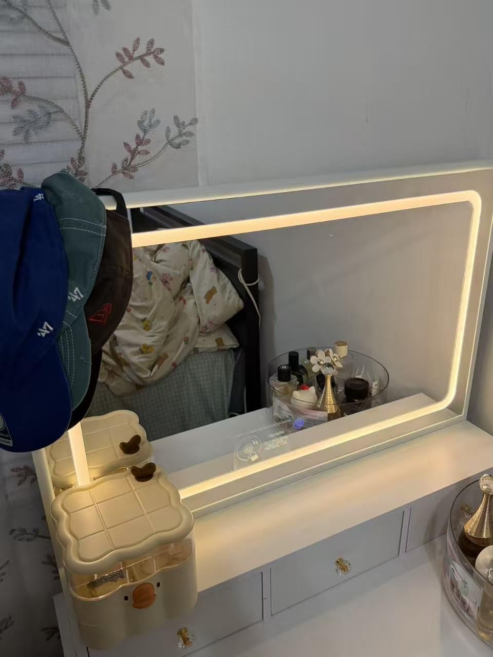 COMHOMA Vanity Desk with LED Lights Mirror & Power Outlet, Small Makeup Vanity Table Set with 5 Storage Drawers, 3 Lighting Modes & Adjustable Brightness, Dressing Table for Women Girls Bedroom, White customer photo 2