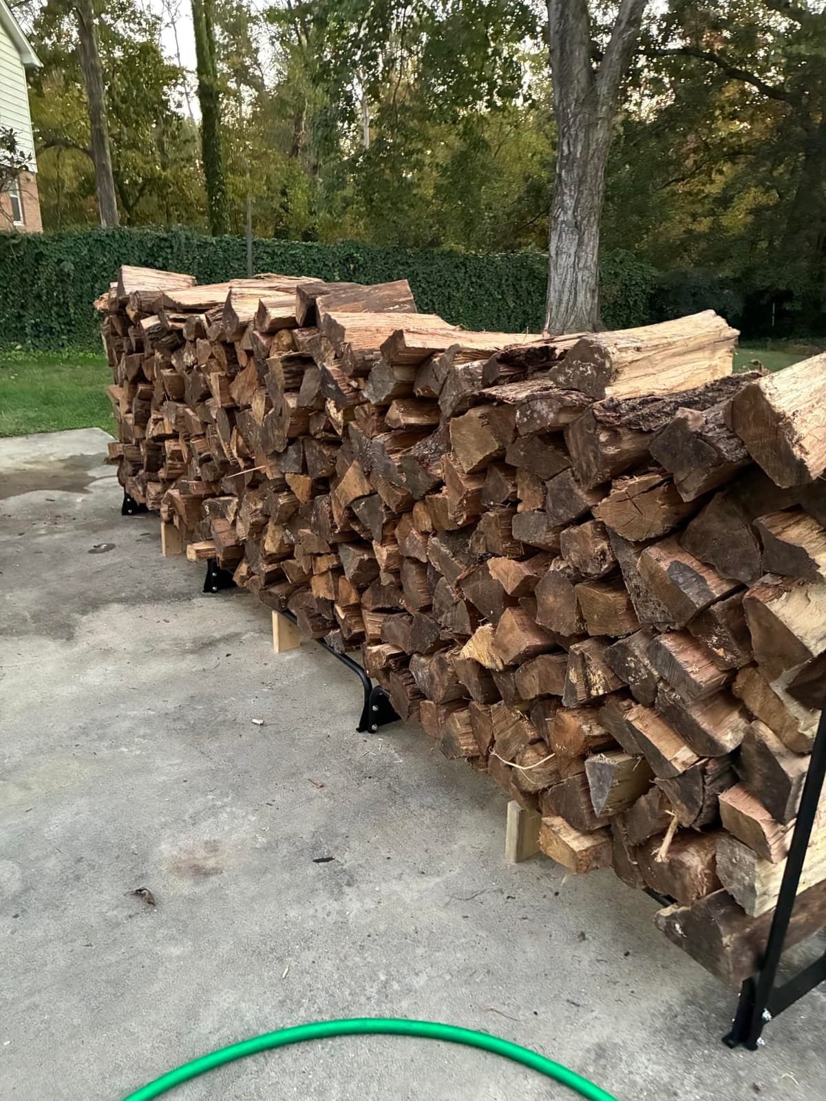 VEVOR Firewood Rack with Waterproof Cover 8ft 1/2 Cord Outdoor Wood Storage customer photo 2